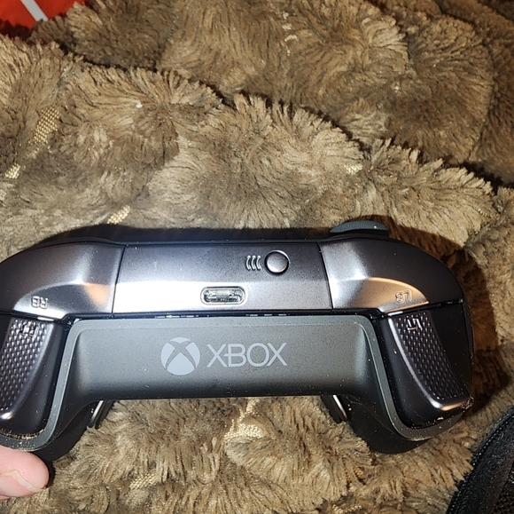 Xbox Gaming Controller - Picture 3 of 6
